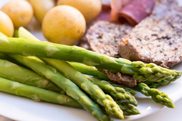 Sesame Garlic Roasted Asparagus